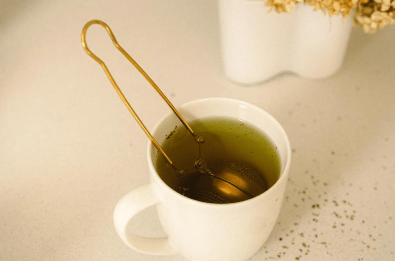 Bamboo Switch Mesh Tea Strainer