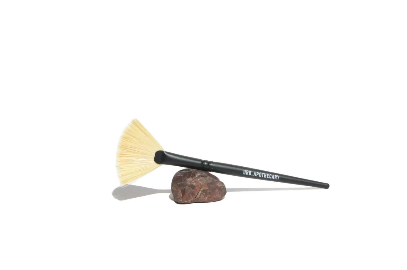 Fan Face Mask Brush