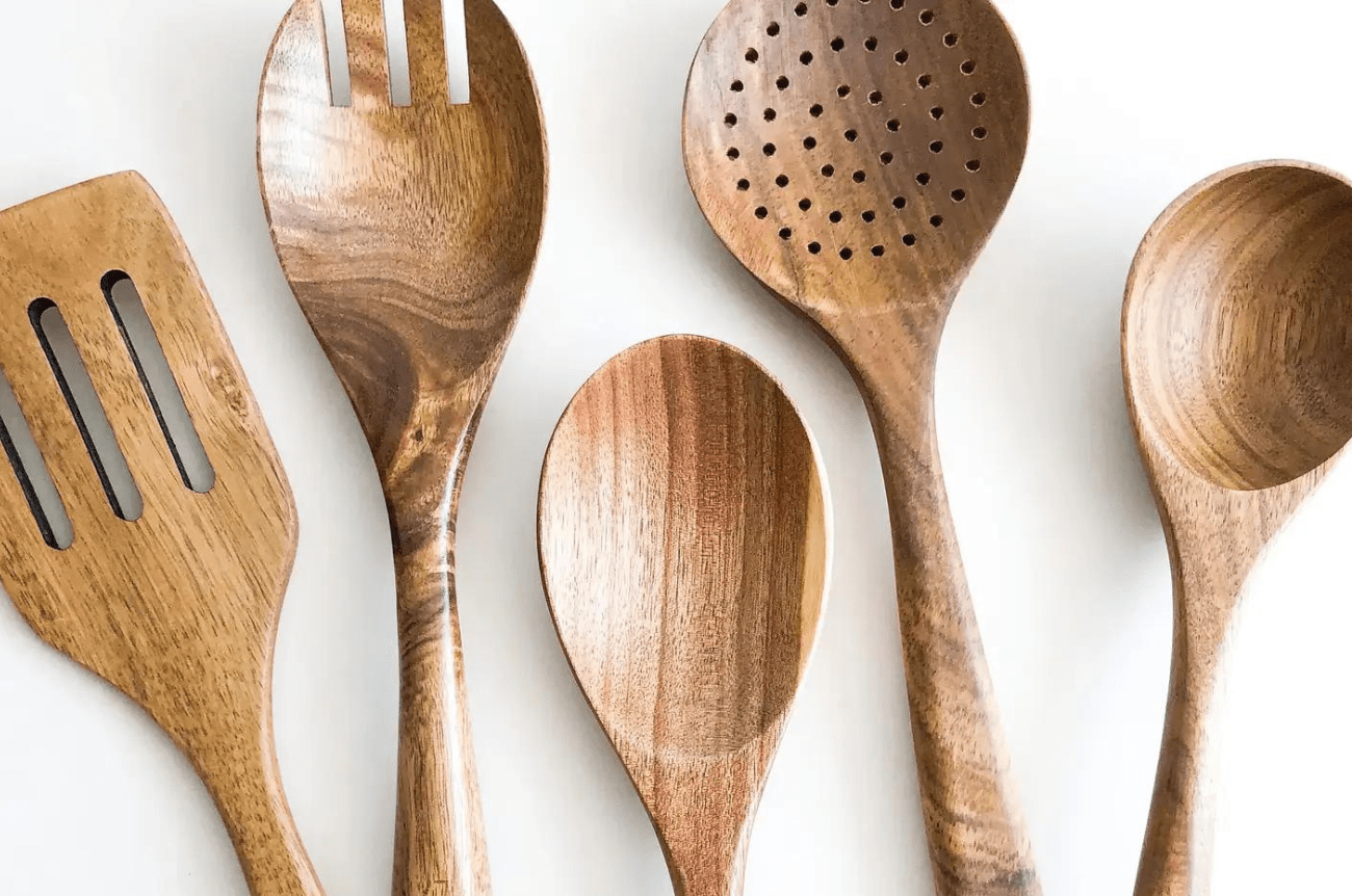 Smile Boutiques Natural Acacia Wood Kitchen Utensil Set