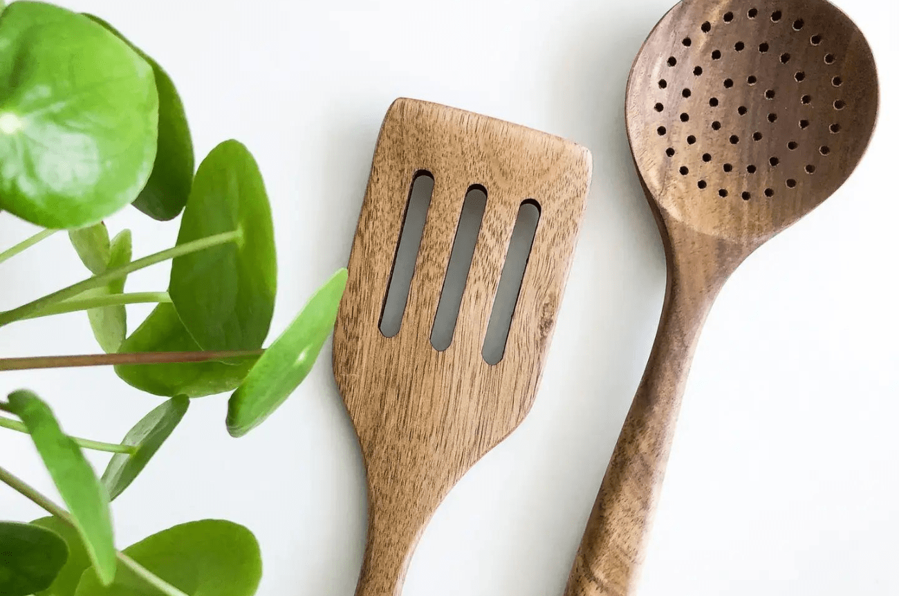 Smile Boutiques Natural Acacia Wood Kitchen Utensil Set